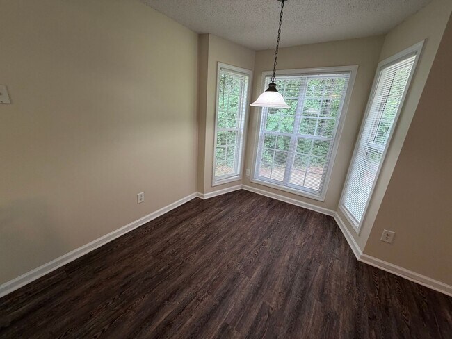 Photo - 211 Ravenwood Ct