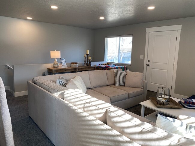 Photo - 675 E 4250 S