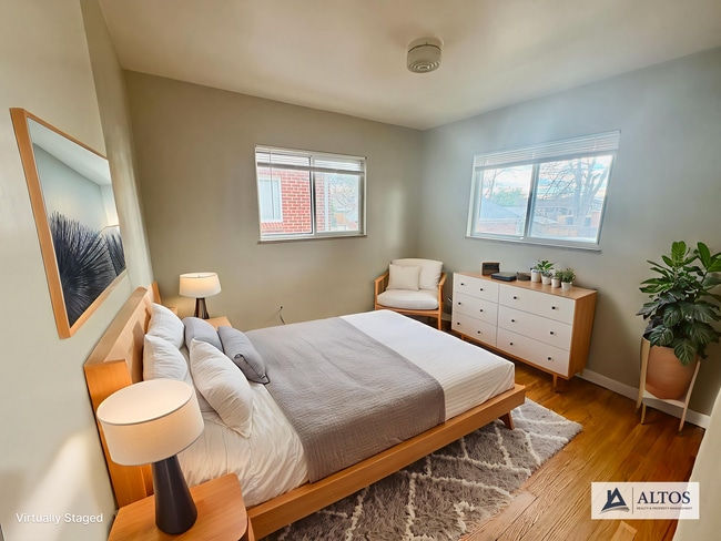 Photo - Charming 2 Bedroom Upper Unit onsite Laundry!