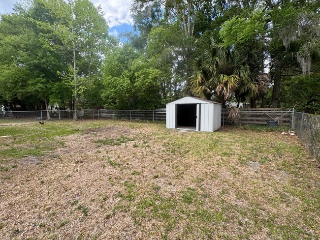 Photo - 1203 Larry St