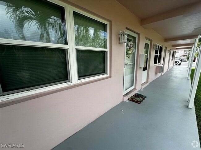 Building Photo - 190 N Collier Blvd Unit V3 Rental