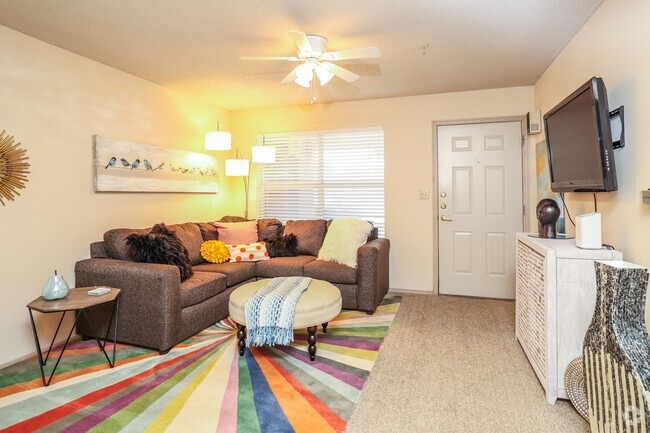 1BR, 1BA - 556 SF - Living Area