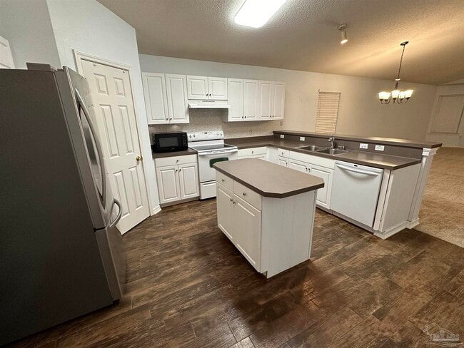 317 Mizzen Ln