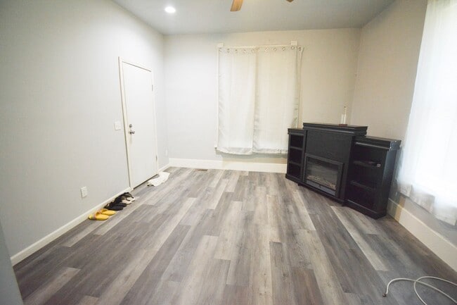 Photo - 1516/1520 E Hawthorne Ave Unidad #1