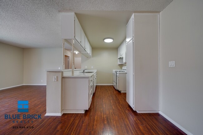 Photo - 10250 Commerce Ave Unidad 216