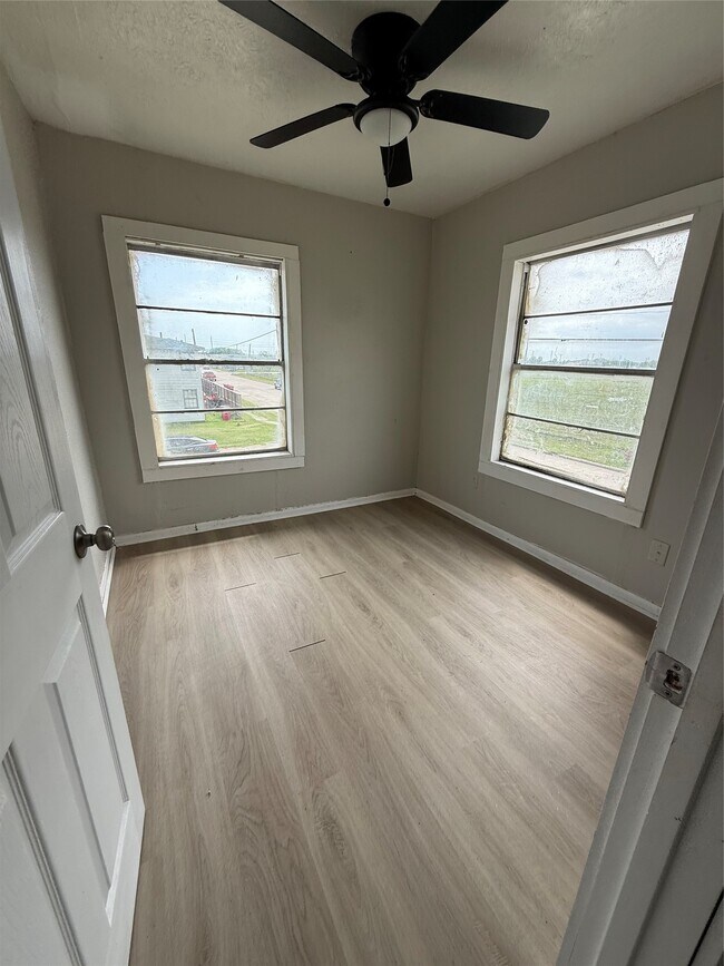 Photo - 126 W 6th St Unit 2