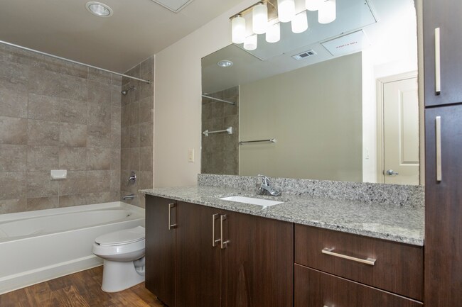 La Mariposa - A1 - Baño.jpg - La Mariposa Apartments