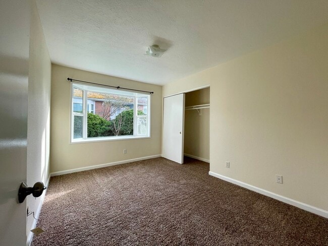 Photo - Gresham Duplex with Private Yard and a Single Car Garage! Gresham Station! Unit 882