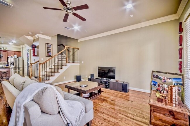 Building Photo - 2821 Sherwin St