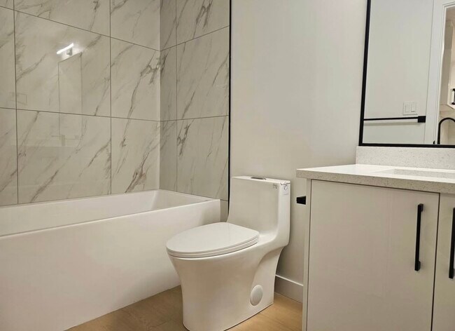 Photo - 15315-15395 95 Ave NW