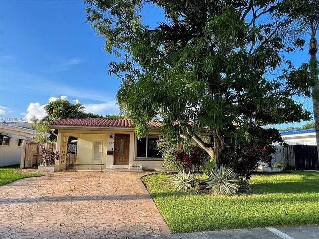 Photo - 1107 NE 8th St