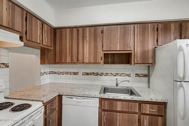 Photo - 204 Seminole Ave W Unit 13