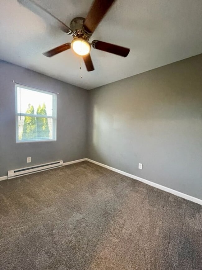 Photo - ASHLAND - NICE + Quiet 2 Bedroom Available Unidad 1412