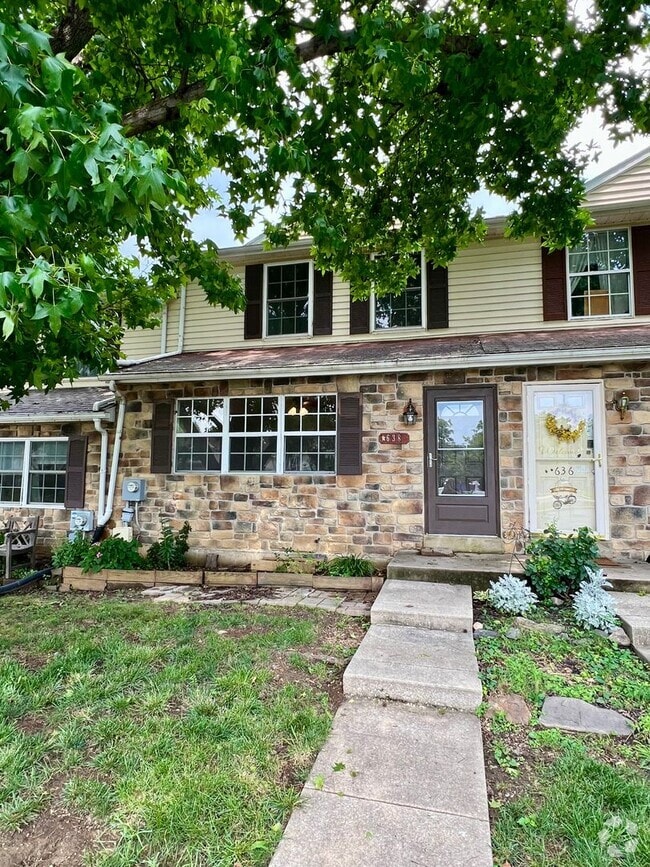 Building Photo - Gorgeous 3-Bedroom Townhome in Downingtown...