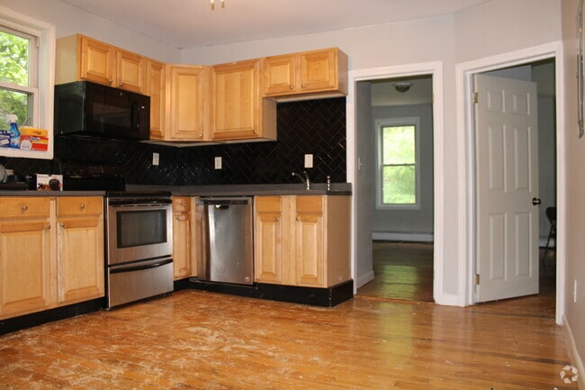 Building Photo - 119 River St Unit 2 Rental