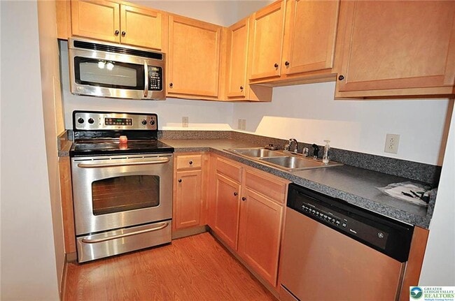 Photo - 2121 Hokendauqua Ave