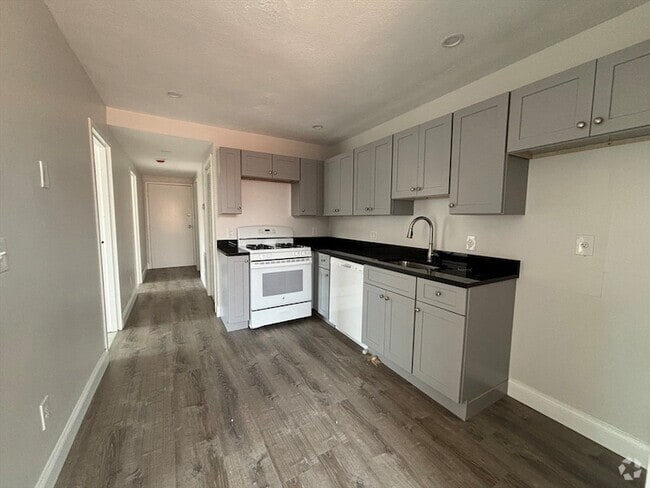 Building Photo - 94 Eastern Ave Unit 3 Rental