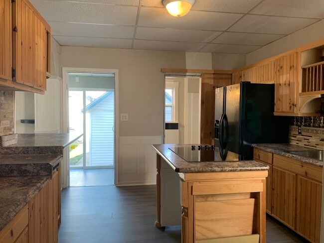 Photo - Spacious single family home with 3 beds/2 ...