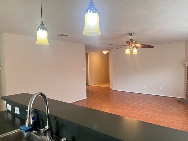 Photo - 2405 Eastborne Dr