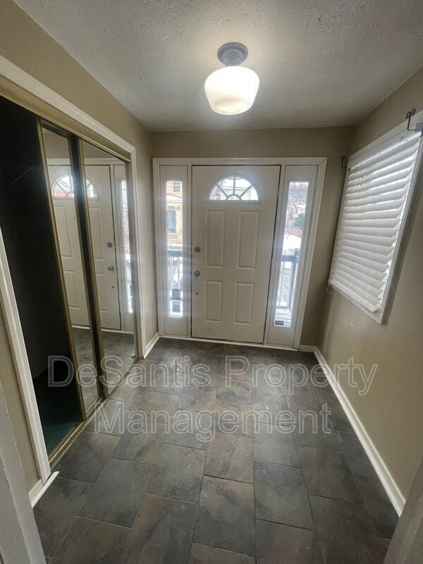 Photo - 913 Russellwood Ave