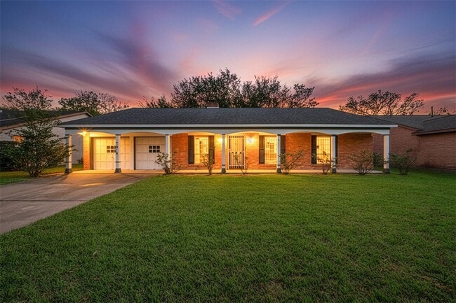 Building Photo - 7015 Pella Dr