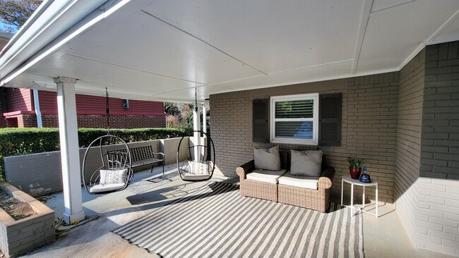 3010 Santa Monica Dr