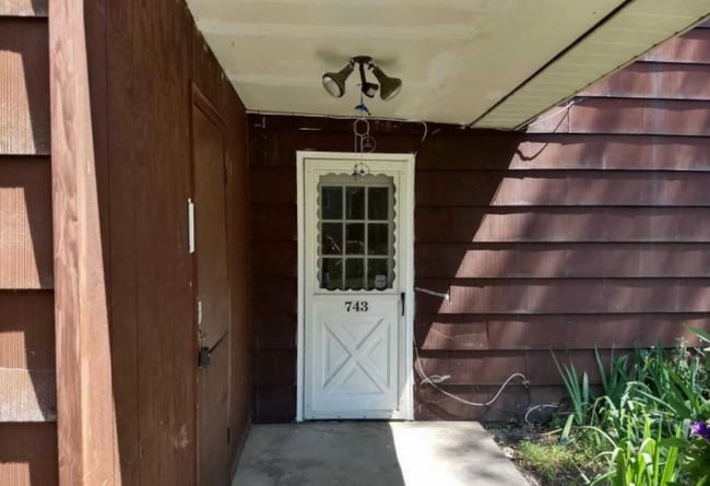 Photo - 743 Jackson St