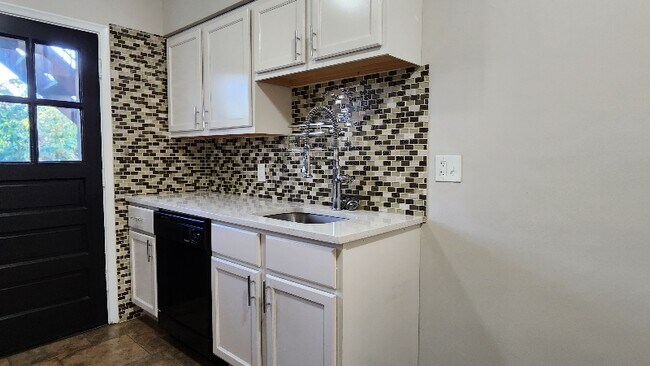 Photo - 1020 Sanford Ave Unit 1st floor