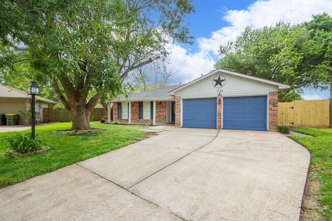 Photo - 5704 Leggett Ln