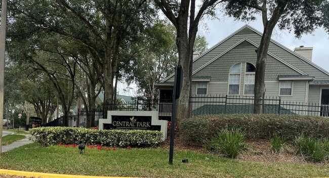 Building Photo - Great 1/1 condo in gated community!