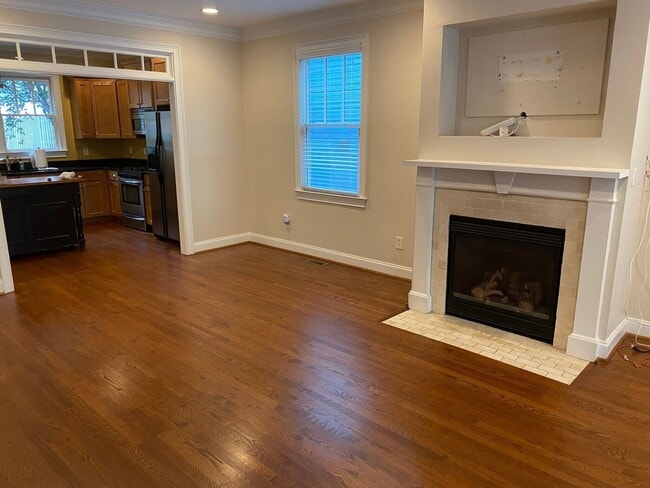 Photo - 945 Longley Ave NW