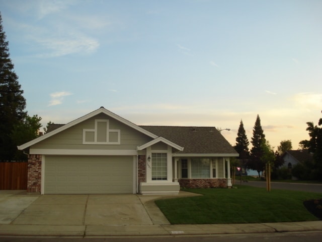 1421 Everett Way