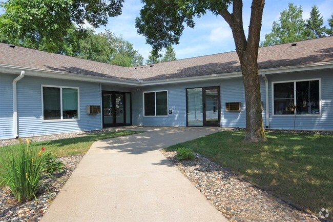 Building Photo - Oakcrest Manor Apartments