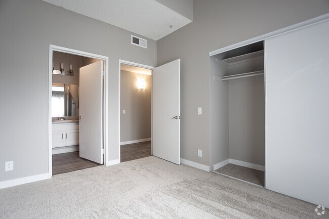 3BR, 2BA-1122 SF