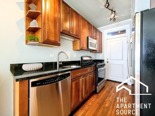 Photo - 750 W Addison St Unit GDN