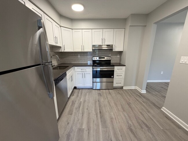 Photo - Avon Woods Apartments