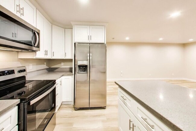 Photo - 25 Devonshire Blvd Unit 01