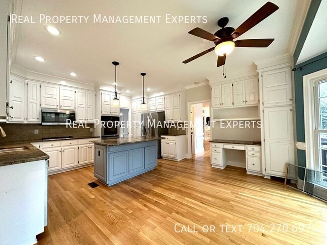 Photo - 640 Barington Pl