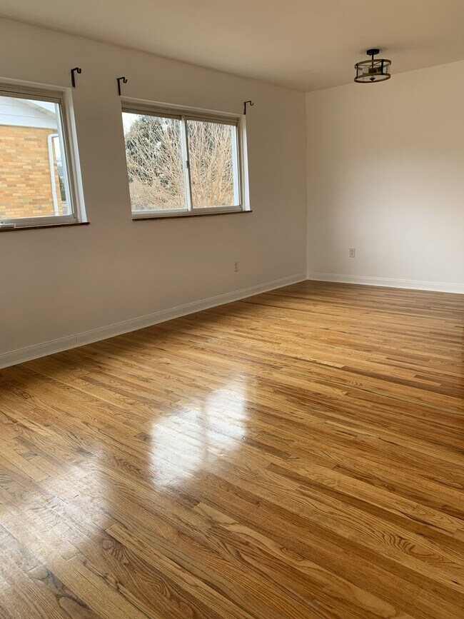 Photo - 5073 Grosse Pointe Ln