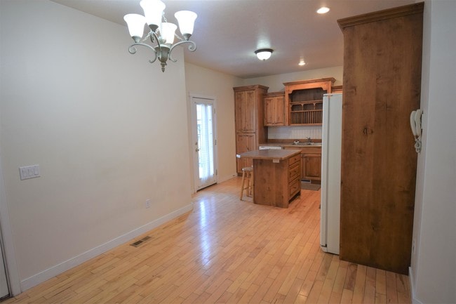 Photo - 1040 N 130 W