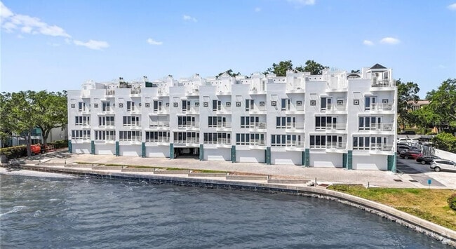 Building Photo - 4950 Bayshore Blvd Unit # 7 Rental