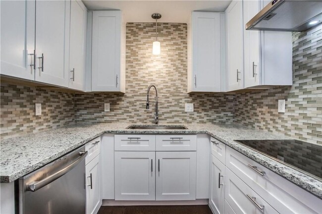 Photo - Adorable Condo in Oak Lawn!
