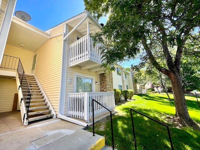 Building Photo - 2-Bedroom in Woodside Condos Unit 8555 Fairmount Dr. #E203