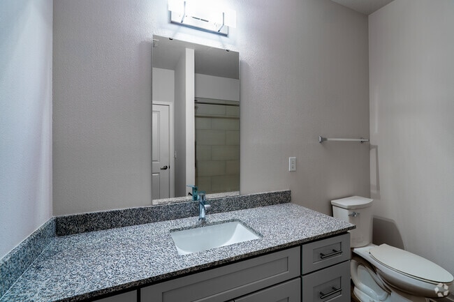 2BR, 2BA - 822SF - Primary Bathroom