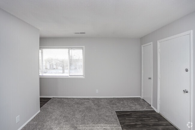 2BR, 1BA - 860 SF