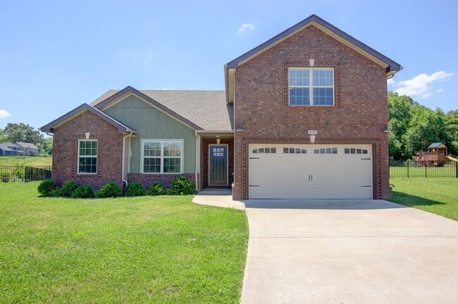 Building Photo - Sharp 3 bed 2 Bath Close To Ft Campbell