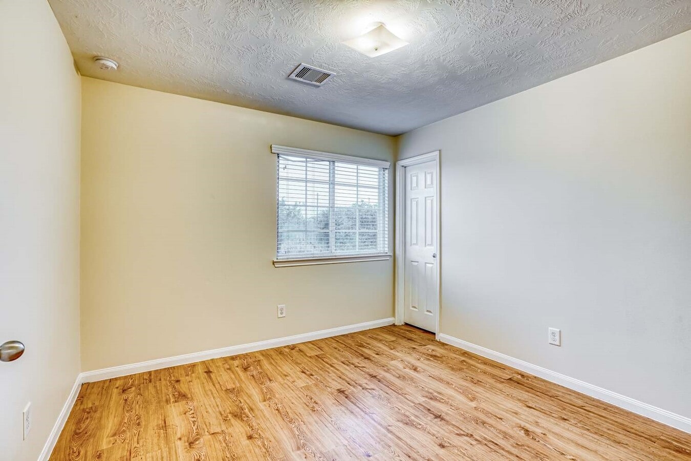 Photo - 18811 Dennington Dr