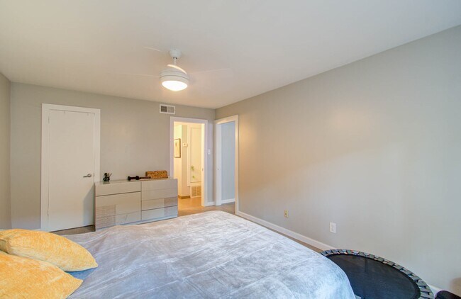 Building Photo - 2575 Marilee Ln Unit 1