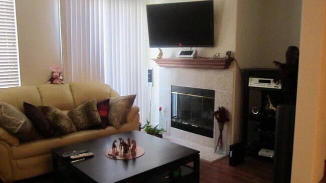 716 City Walk Pl