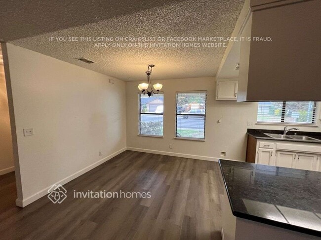 Photo - 460 Pelican Pl